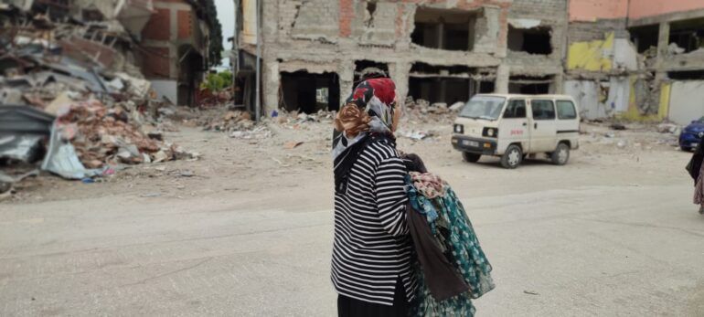 HATAY DEFNE'DEN TEKSTİL İŞÇİSİ HÜLYA: