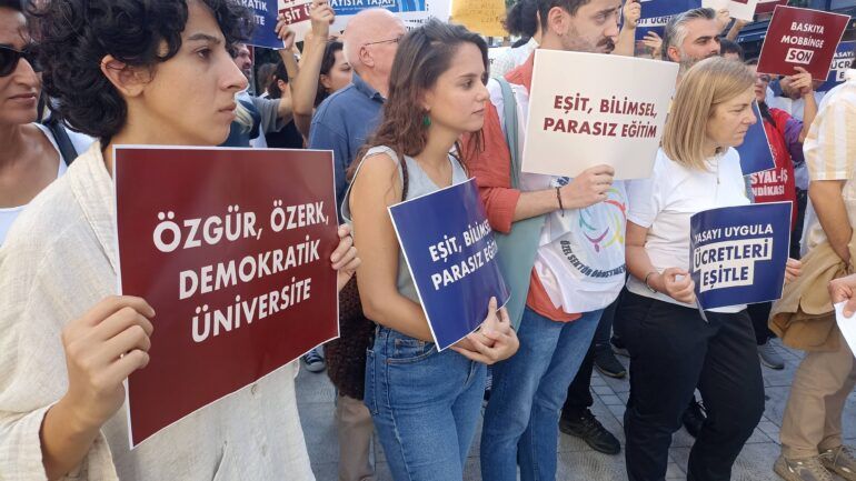 Vakıf üniversitelerinde çalışan kadın akademisyenler: